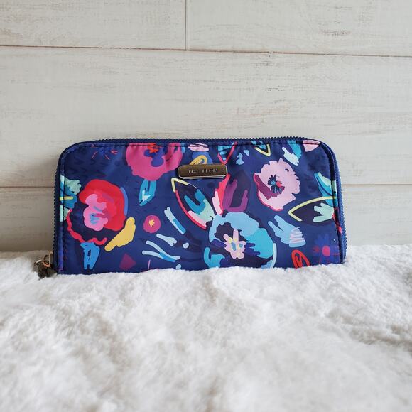 Travelon RFID Blocking Single Zip Wallet Read Description - Picture 1 of 6